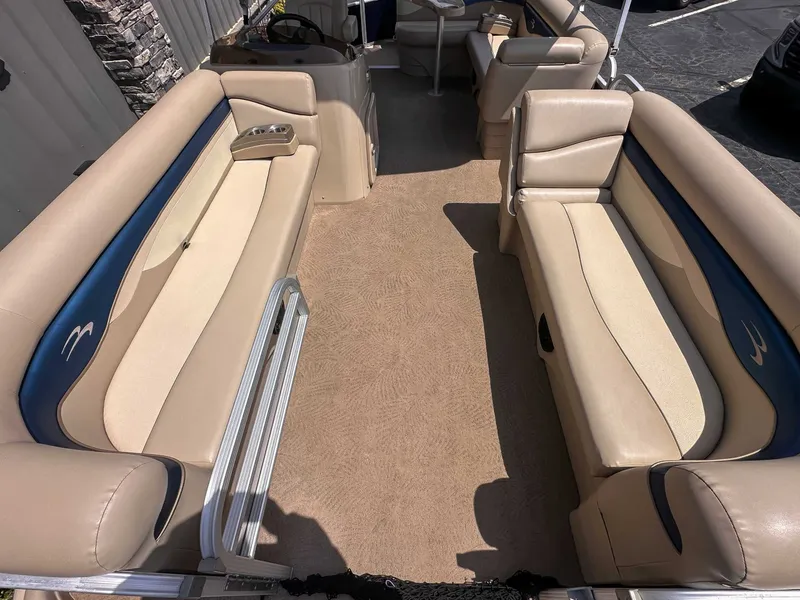 Slide: The Image of Bennington 22 SLX 2013 - 10