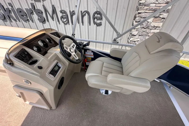 Slide: The Image of Bennington 22 SLX 2013 - 12