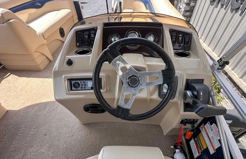 Slide: The Image of Bennington 22 SLX 2013 - 13