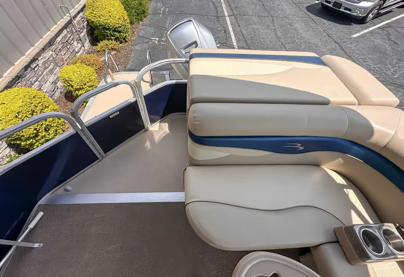 Slide: The Image of Bennington 22 SLX 2013 - 15