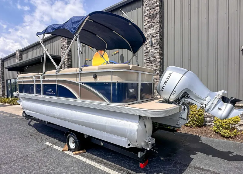 Slide: The Image of Bennington 22 SLX 2013 - 5