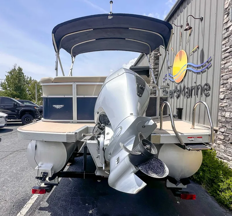 Slide: The Image of Bennington 22 SLX 2013 - 6