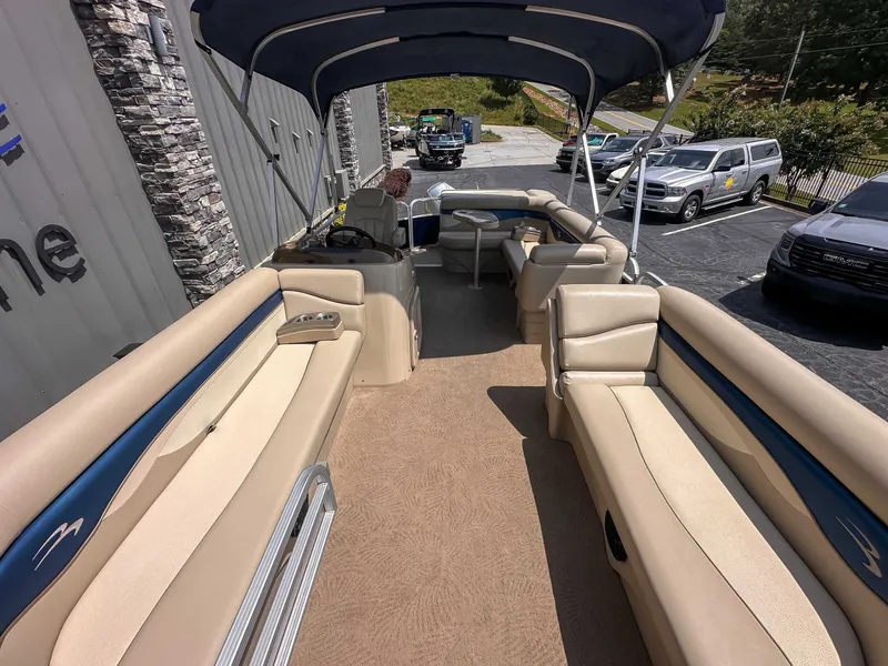 Slide: The Image of Bennington 22 SLX 2013 - 9