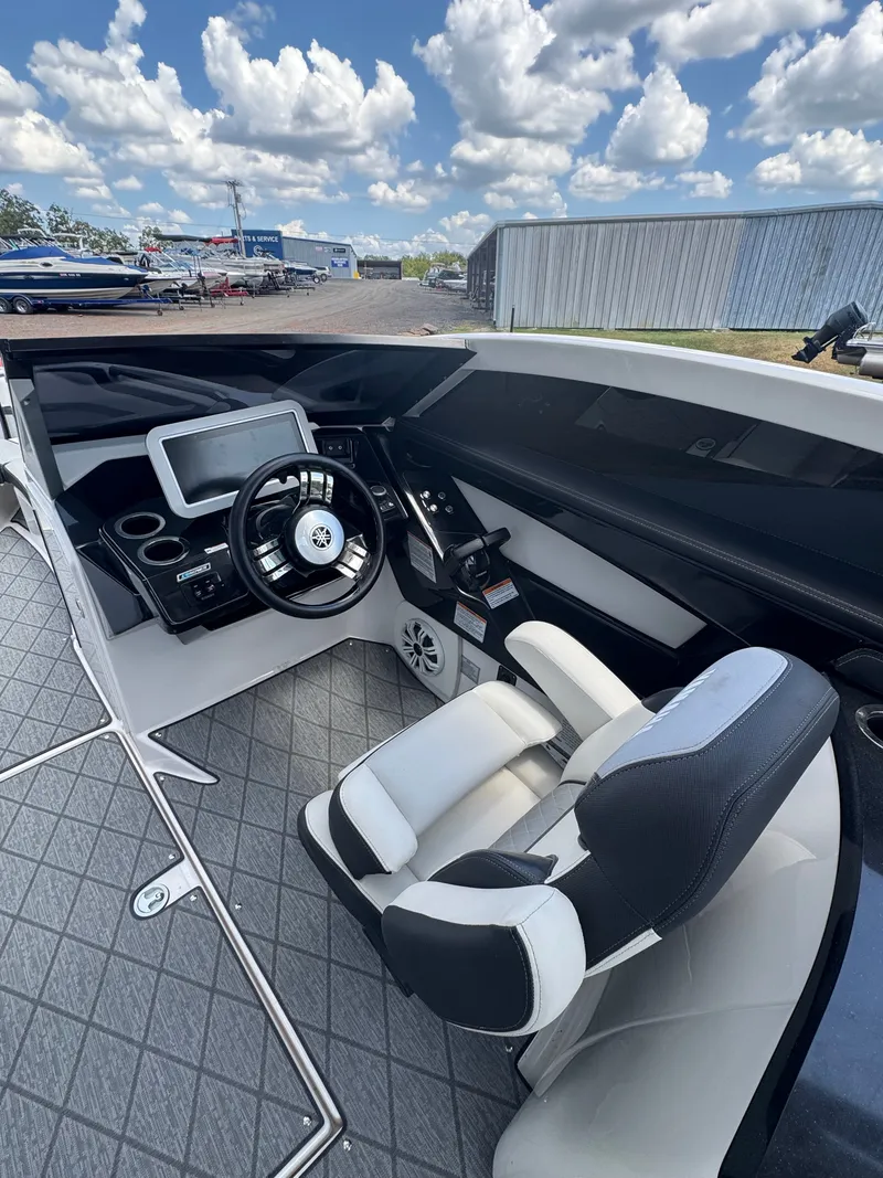 Slide: The Image of Yamaha 27SSD 2020 - 5