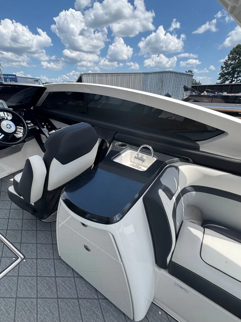 Slide: The Image of Yamaha 27SSD 2020 - 7