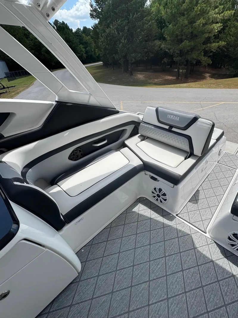 Slide: The Image of Yamaha 27SSD 2020 - 8