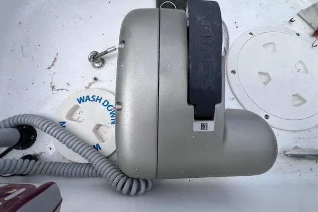 Slide: The Image of 2023 Four Winns H290 boat deck with washdown system and coiled hose. - 17