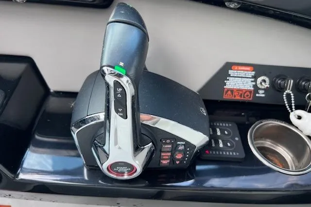 Slide: The Image of Throttle control panel of 2023 Four Winns H290 boat, featuring modern design and functionality. - 34