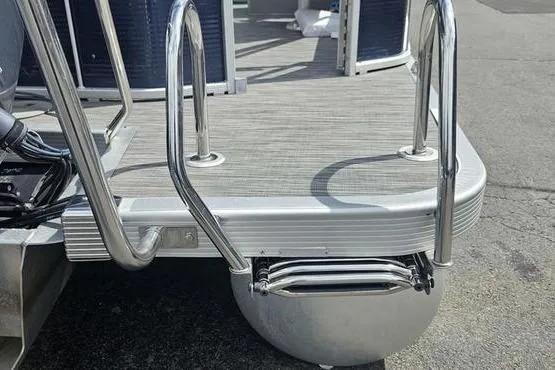 Slide: The Image of 2020 Bennington SXP 21 SLXP pontoon boat with stainless steel ladder and deck. - 5