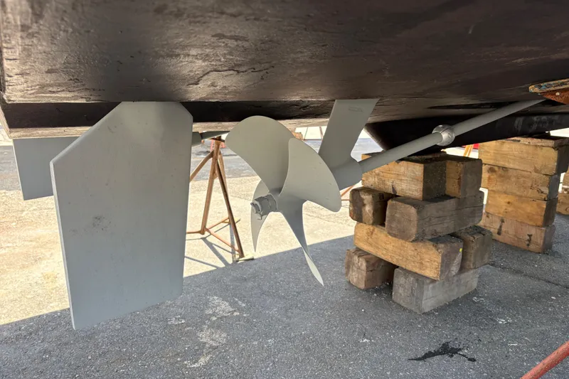 Slide: The Image of Underwater view of 2005 Meridian 368 Motoryacht propeller and rudder on dry dock. - 76