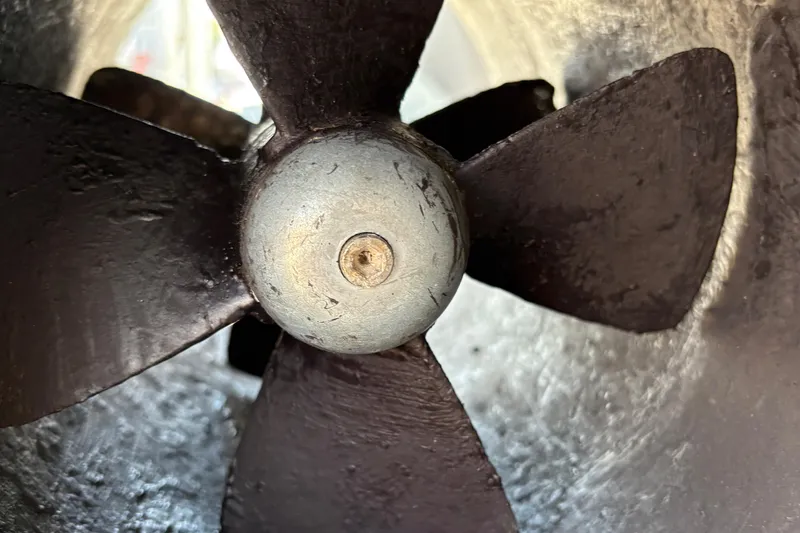 Slide: The Image of Close-up of a 2005 Meridian 368 Motoryacht propeller in a tunnel. - 85