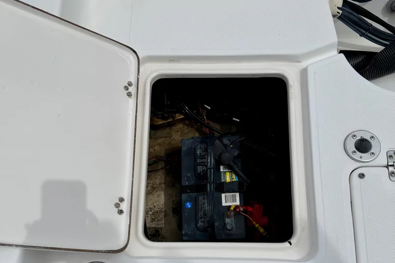 Slide: The Image of 2007 Sea Hunt BX 21 T boat battery compartment with open hatch. - 13