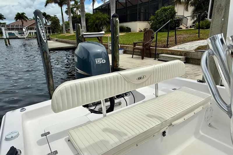 Slide: The Image of 2007 Sea Hunt BX 21 T boat with Yamaha 150 engine docked by waterfront. - 33