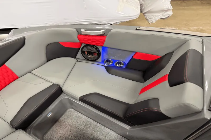 Slide: The Image of MasterCraft XT22 2023 - 17