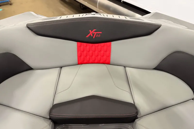 Slide: The Image of MasterCraft XT22 2023 - 19