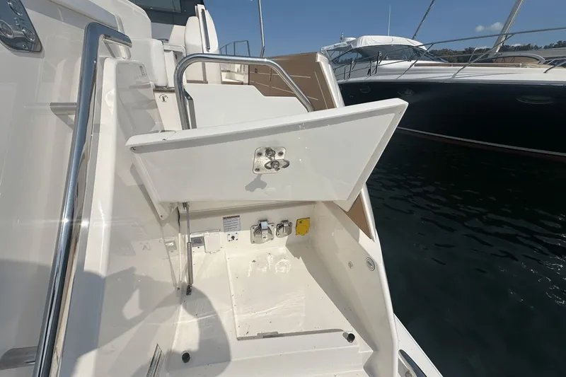 Slide: The Image of Tiara EX 60 2025 - 17