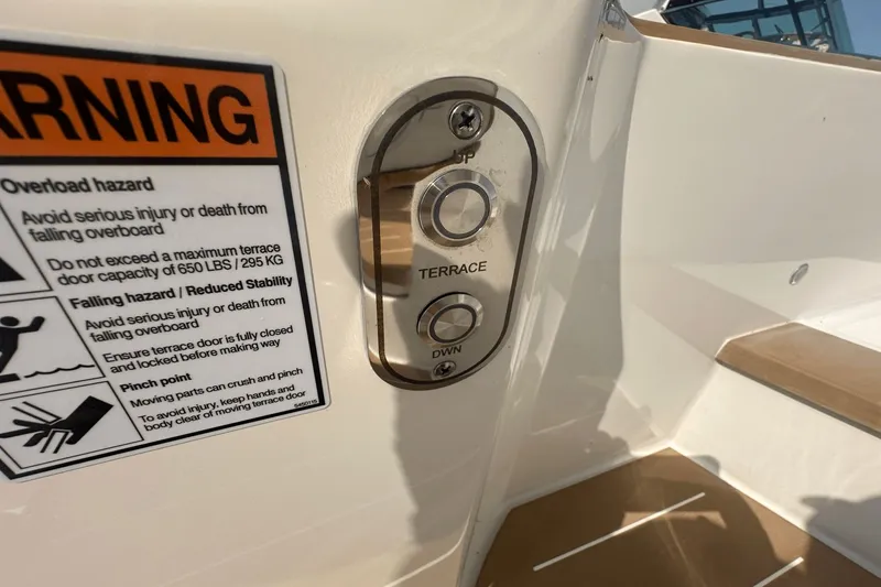 Slide: The Image of Tiara EX 60 2025 - 25