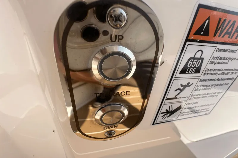 Slide: The Image of Tiara EX 60 2025 - 27