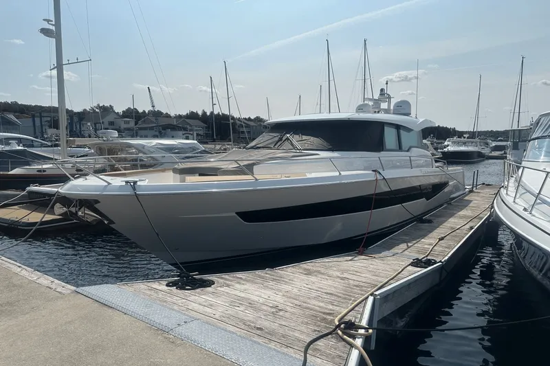 Slide: The Image of Tiara EX 60 2025 - 3