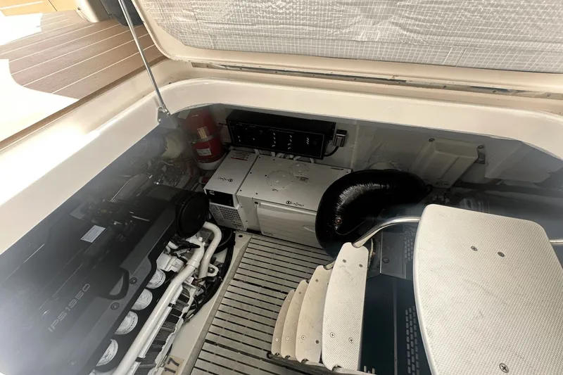 Slide: The Image of Tiara EX 60 2025 - 34