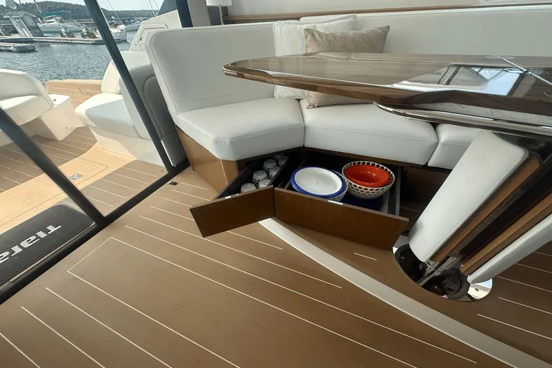 Slide: The Image of Tiara EX 60 2025 - 64