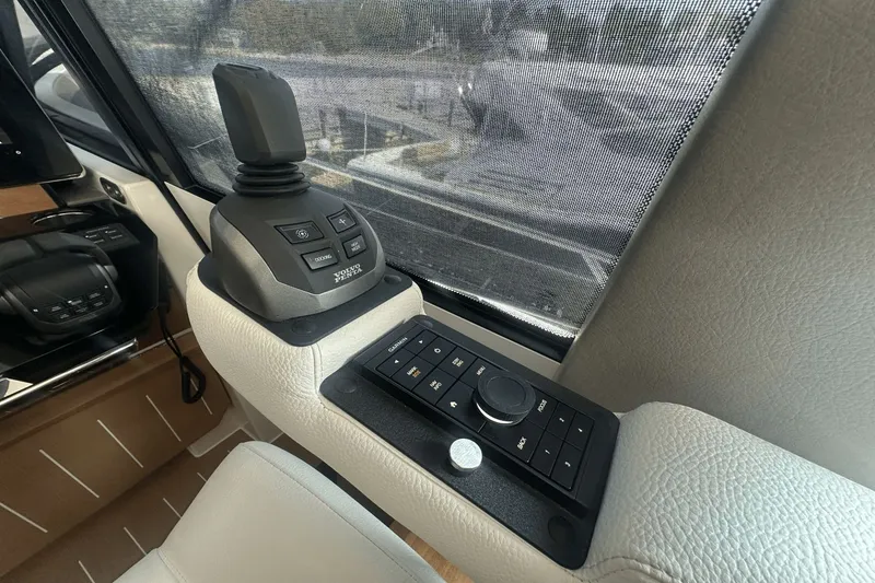 Slide: The Image of Tiara EX 60 2025 - 73