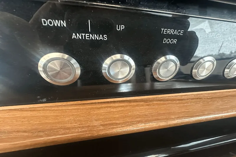 Slide: The Image of Tiara EX 60 2025 - 80