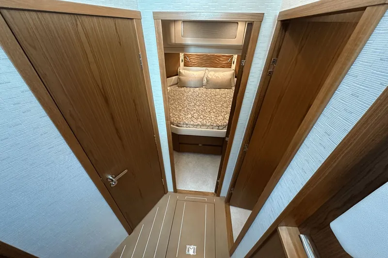 Slide: The Image of Tiara EX 60 2025 - 82