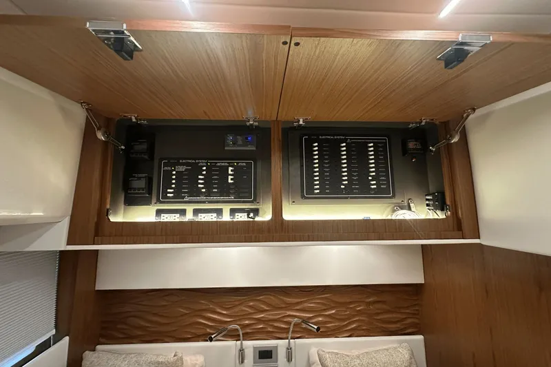 Slide: The Image of Tiara EX 60 2025 - 91