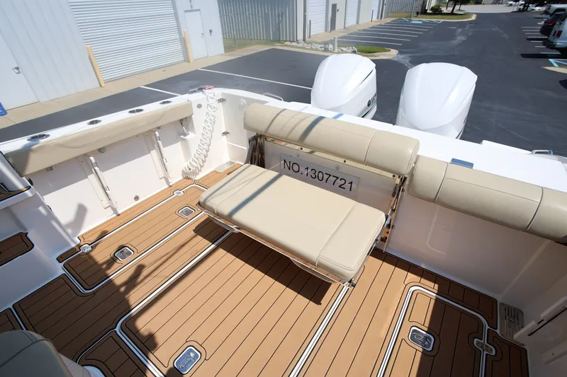 Slide: The Image of Pursuit OS 325 Offshore 2021 - 10