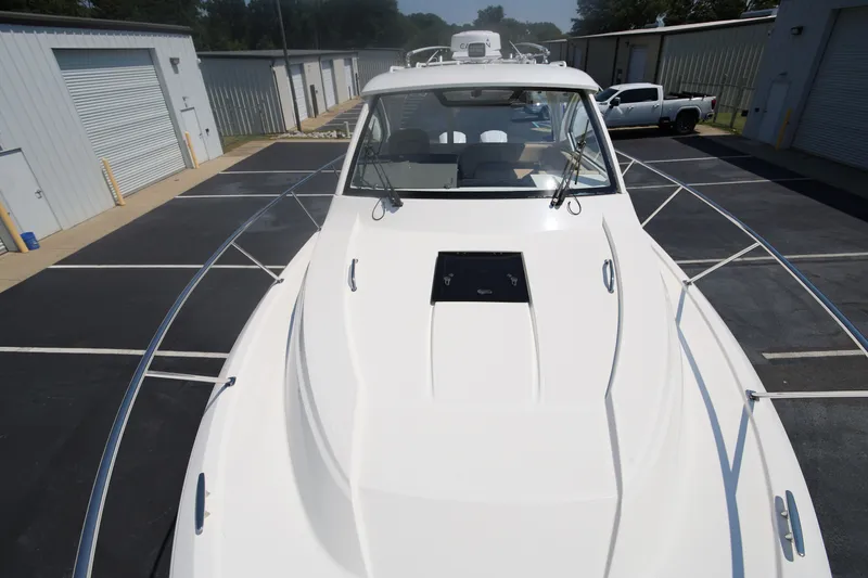 Slide: The Image of Pursuit OS 325 Offshore 2021 - 17