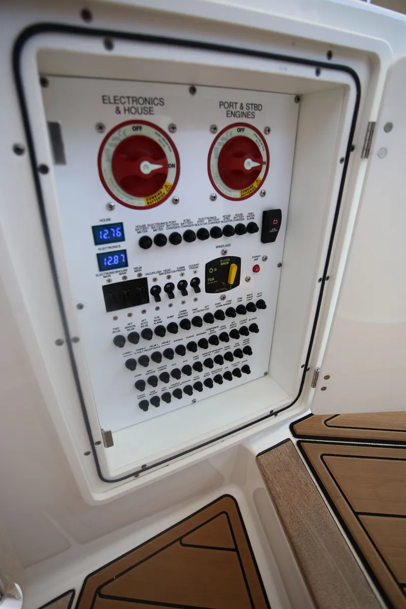 Slide: The Image of Pursuit OS 325 Offshore 2021 - 24