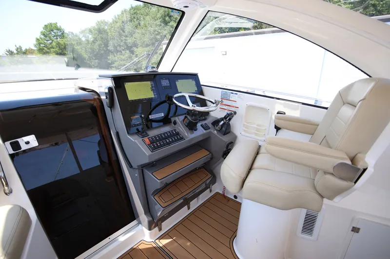 Slide: The Image of Pursuit OS 325 Offshore 2021 - 28