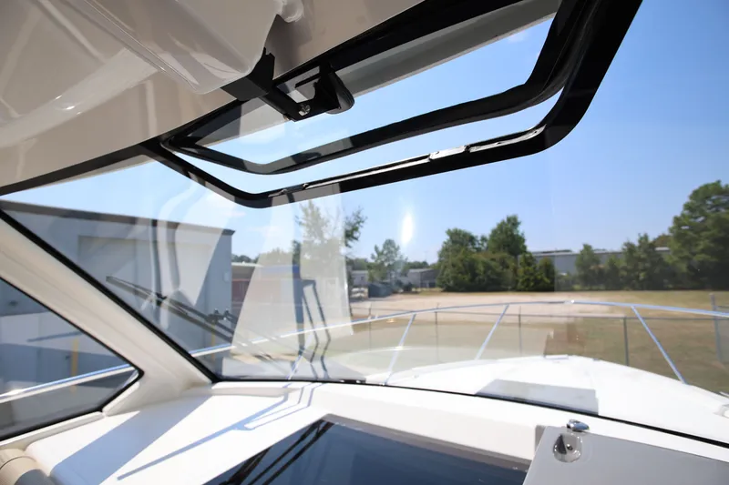 Slide: The Image of Pursuit OS 325 Offshore 2021 - 30