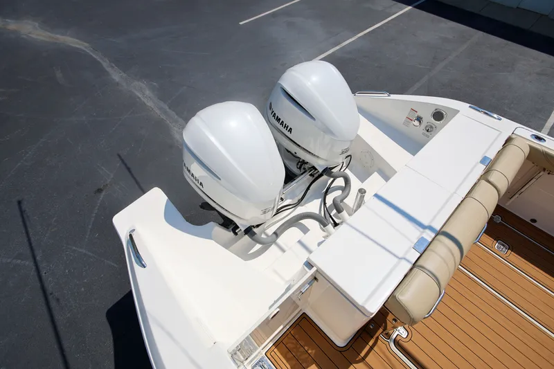 Slide: The Image of Pursuit OS 325 Offshore 2021 - 7