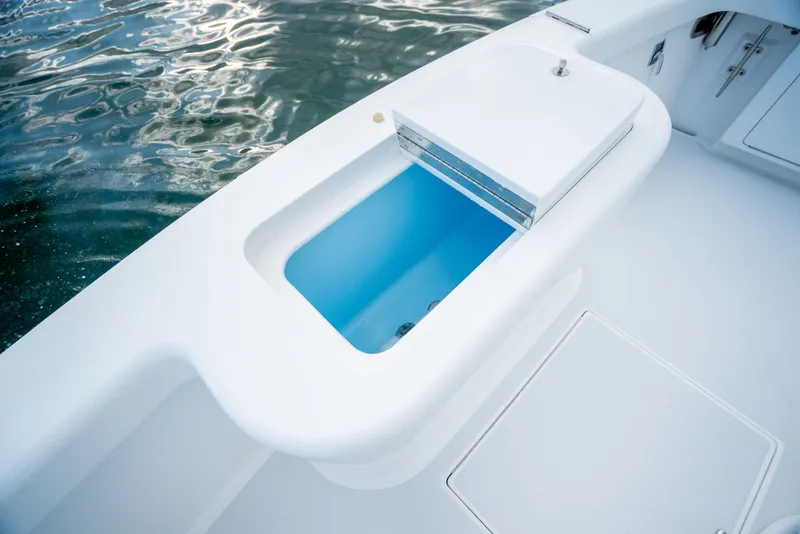 Slide: The Image of Knowles 40 Custom Walkaround 2002 - 24