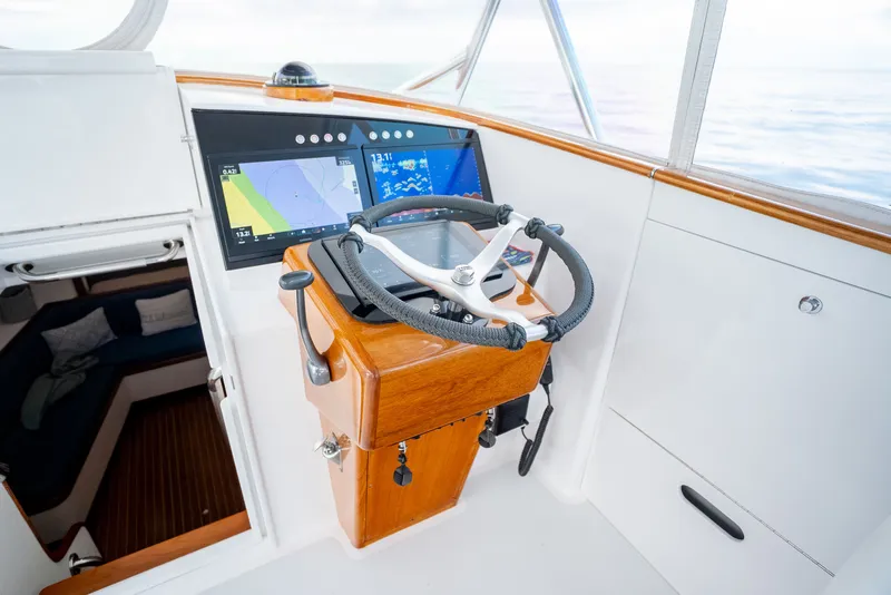 Slide: The Image of Knowles 40 Custom Walkaround 2002 - 26