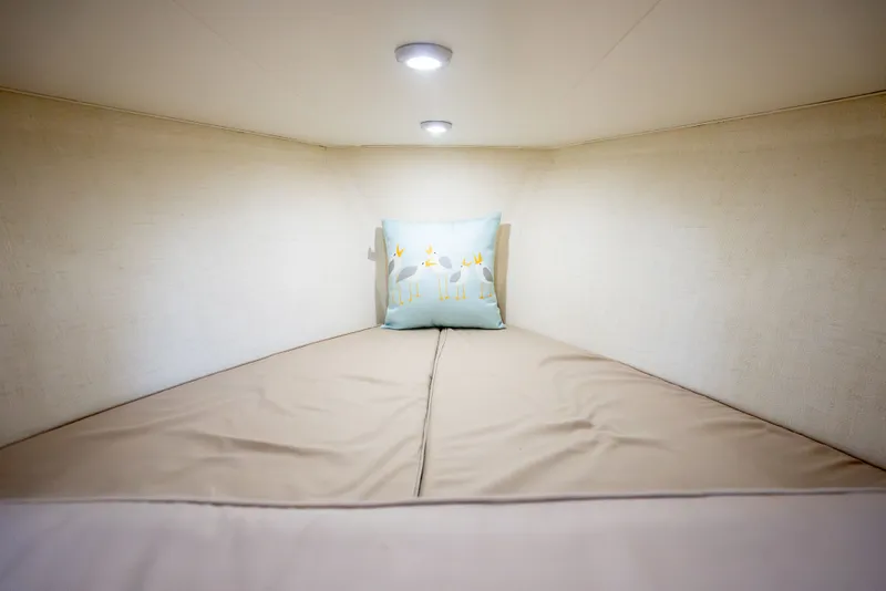 Slide: The Image of Knowles 40 Custom Walkaround 2002 - 35