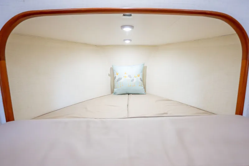 Slide: The Image of Knowles 40 Custom Walkaround 2002 - 36