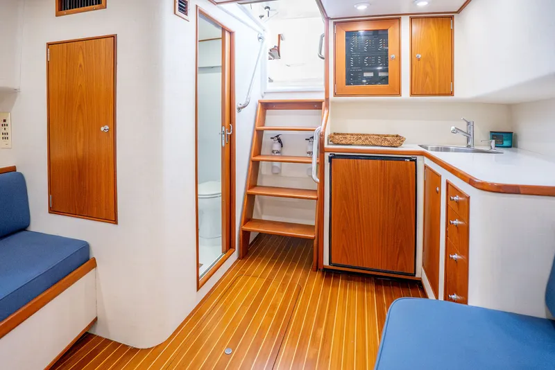 Slide: The Image of Knowles 40 Custom Walkaround 2002 - 38