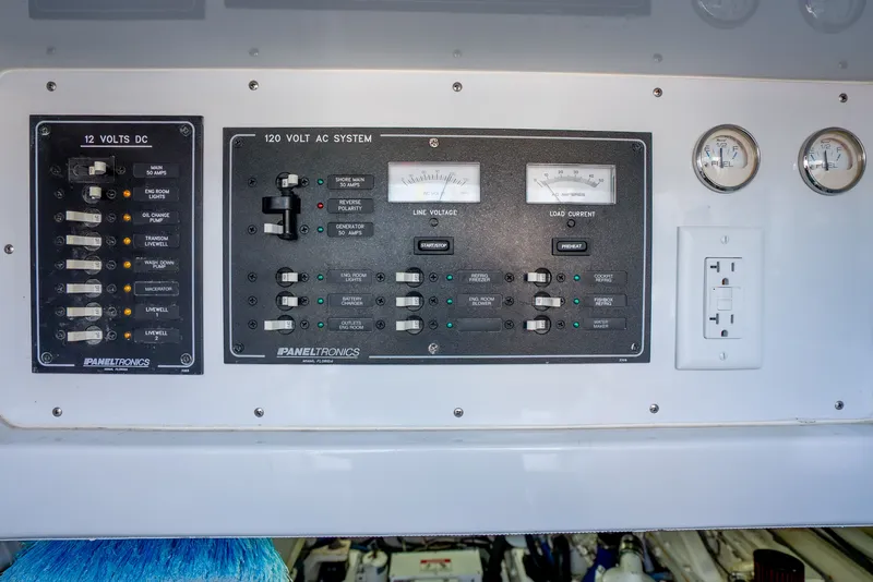 Slide: The Image of Knowles 40 Custom Walkaround 2002 - 45