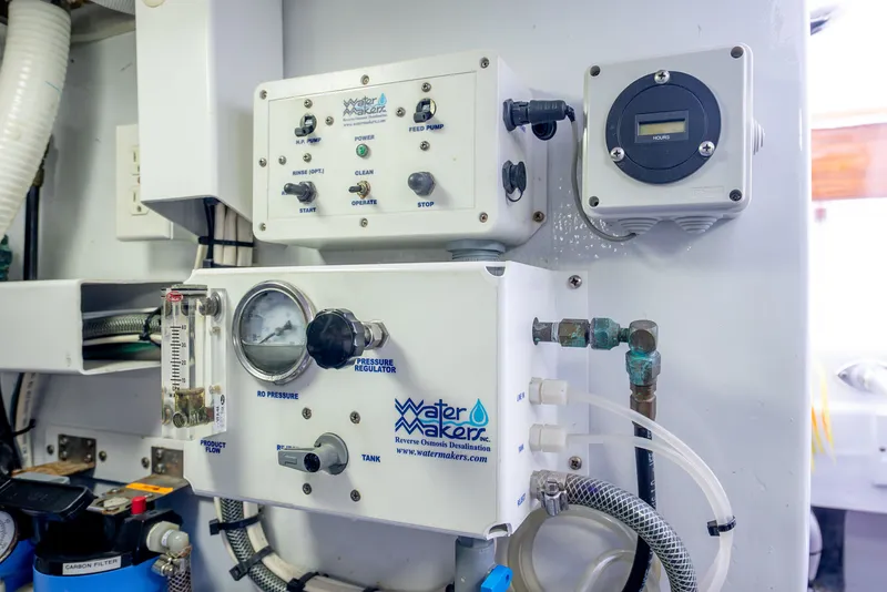 Slide: The Image of Knowles 40 Custom Walkaround 2002 - 47