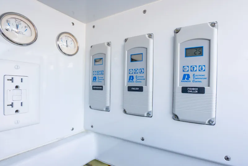 Slide: The Image of Knowles 40 Custom Walkaround 2002 - 49