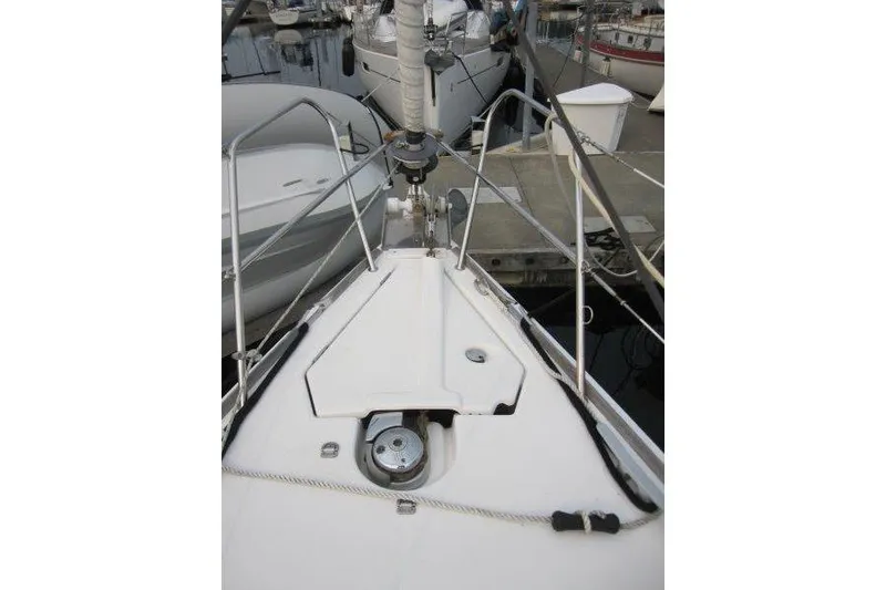 Slide: The Image of 2008 Jeanneau Sun Odyssey 39i sailboat bow at marina dock. - 44