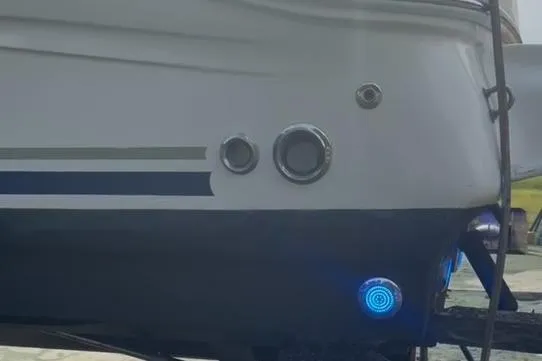 Slide: The Image of 2007 Sea Ray 320 Sundancer boat hull with blue underwater lights. - 42