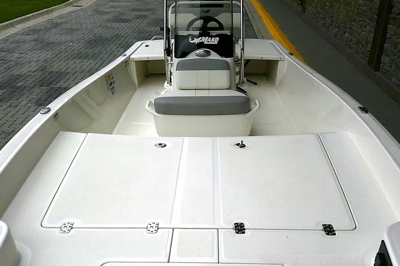 Slide: The Image of 2026 Mako Pro Skiff 17 CC boat interior with spacious deck and seating. - 5
