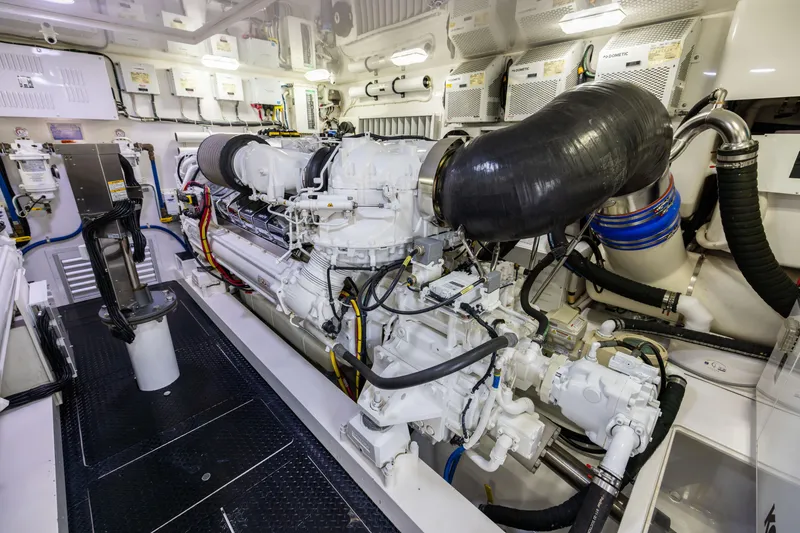 Slide: The Image of Viking 80 Convertible 2020 - 79