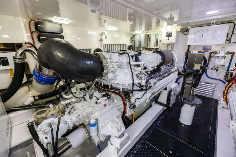 Slide: The Image of Viking 80 Convertible 2020 - 80