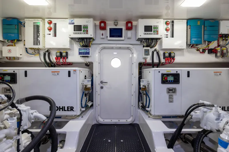 Slide: The Image of Viking 80 Convertible 2020 - 84