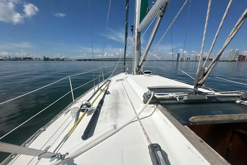 Slide: The Image of Sailing on a 2003 Beneteau Oceanis Clipper 331, calm waters, clear sky, city skyline. - 14